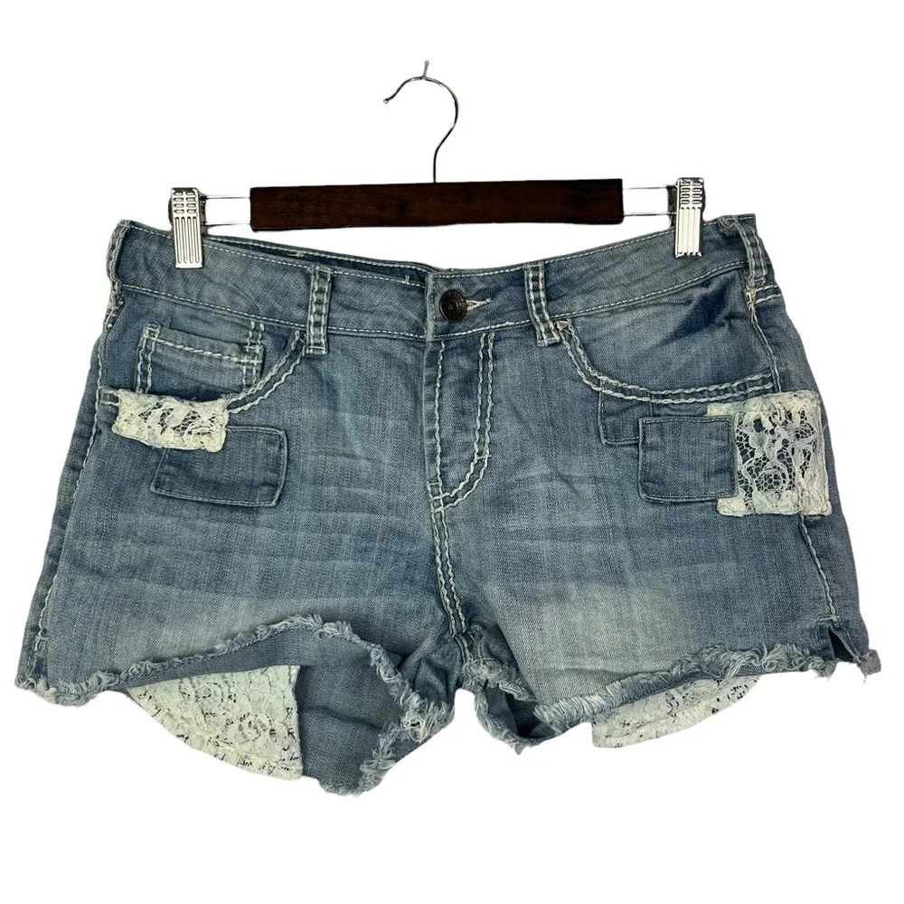 Cowgirl Tuff Light Wash Lace Detail Denim Short Shorts‎ 29